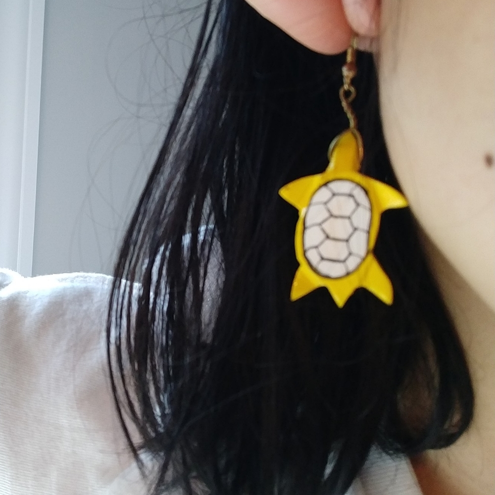(3/$15) Vintage wooden turtle dangle earrings